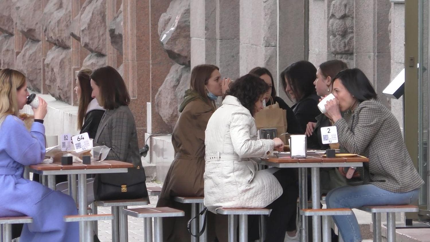 Prof. Dr. Kayhan: Kafe ve restoranlarda a��k alanda oturun