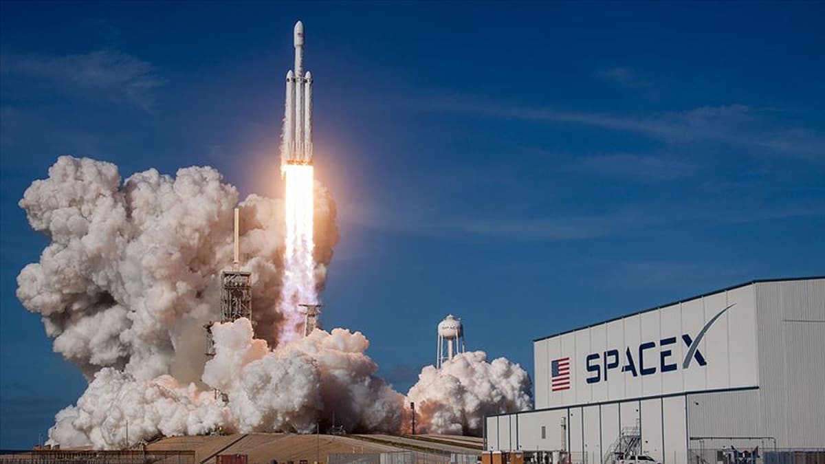 SpaceX'in ertelenen ilk insanl� uzay meki�i denemesi bug�n ger�ekle�ecek