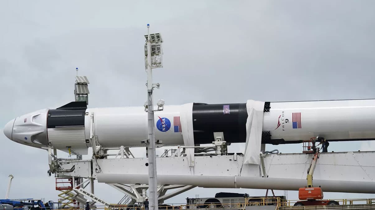 SpaceX'in ilk insanl� uzay meki�i denemesi ba�ar�yla ger�ekle�ti