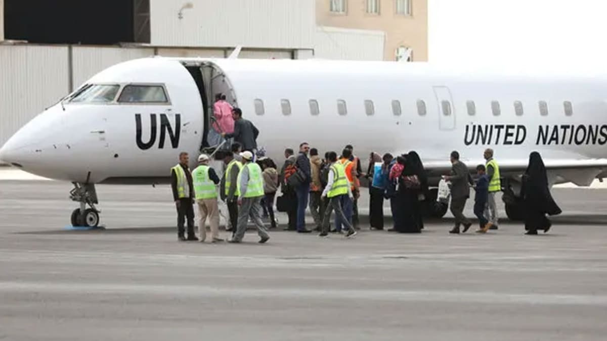 Yemen'e koruyucu malzeme tayan uak Sana'ya ulat