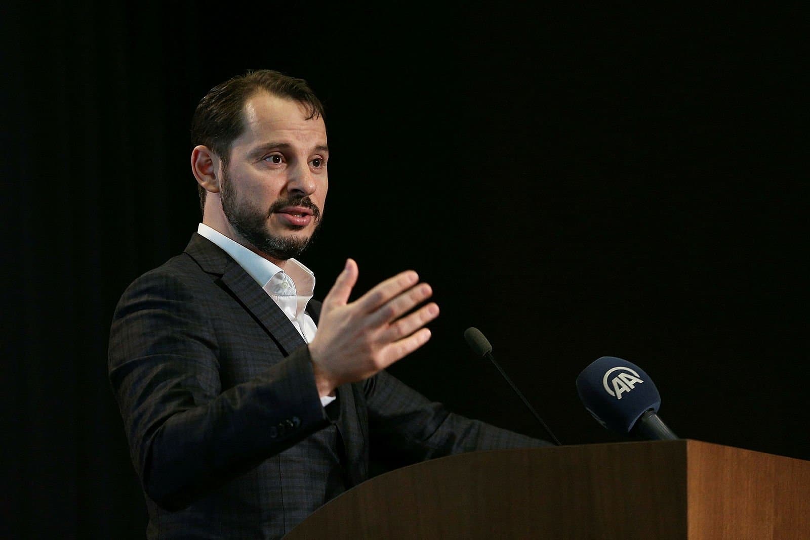 Bakan Albayrak: Ekonomi ve sa�l�k alanlar�nda tarih yazmaya devam ediyoruz