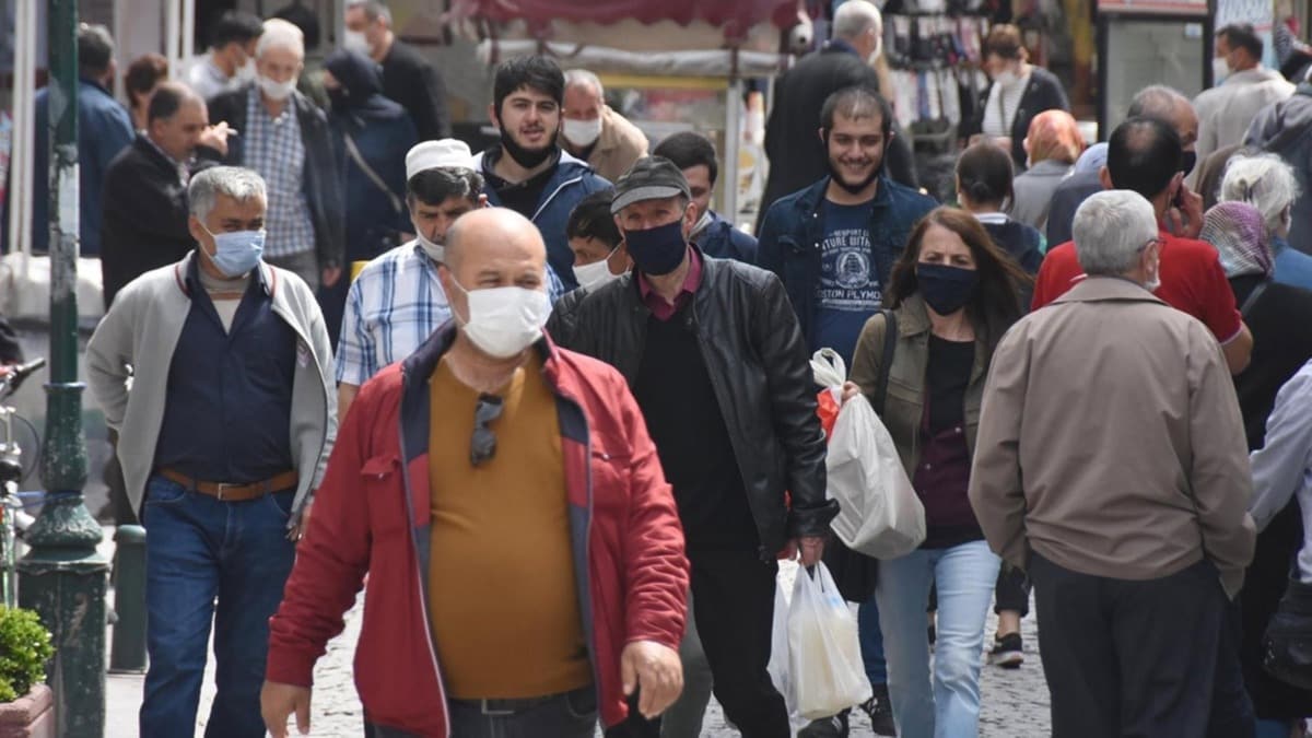 Eskiehir'de sokaklar doldu, sosyal mesafeye uyulmad