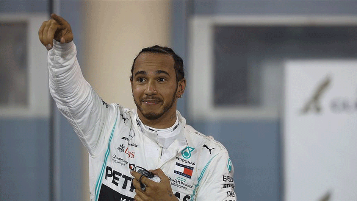 Sessiz kalanlara tepki gstermiti! Mercedes'ten Hamilton'a George Floyd destei geldi
