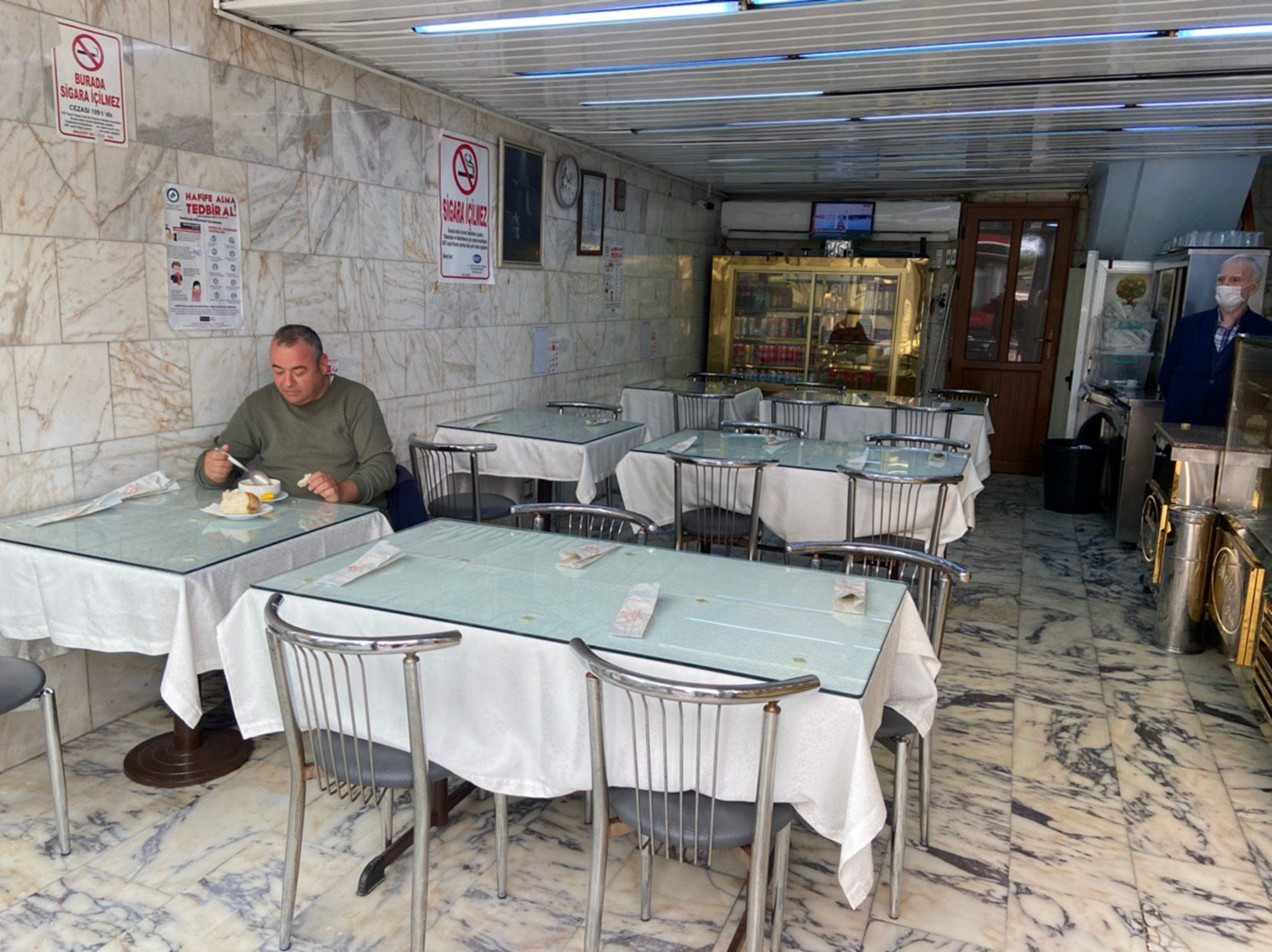 Restoran ve kafeler hizmet vermeye ba�lad�