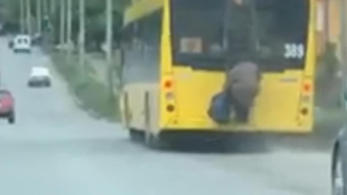 Ukrayna'da yal kadn, toplu tama snrlamasna byle zm buldu 
