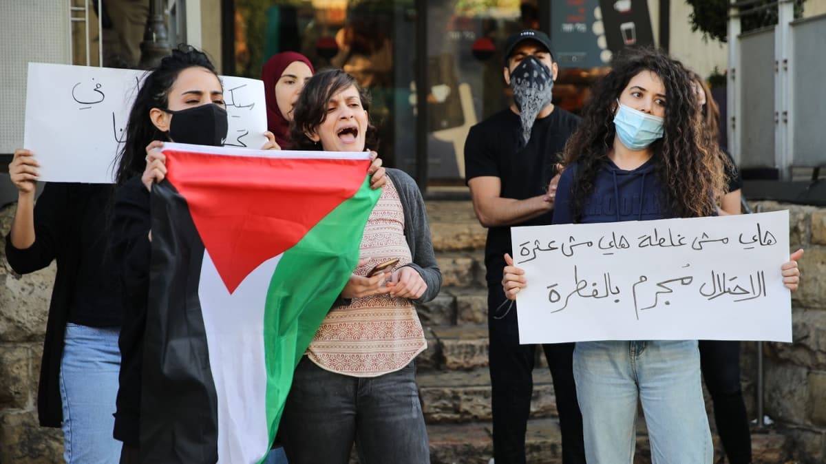 srail polisinin zihinsel engelli Filistinliyi ehit etmesi protesto edildi 