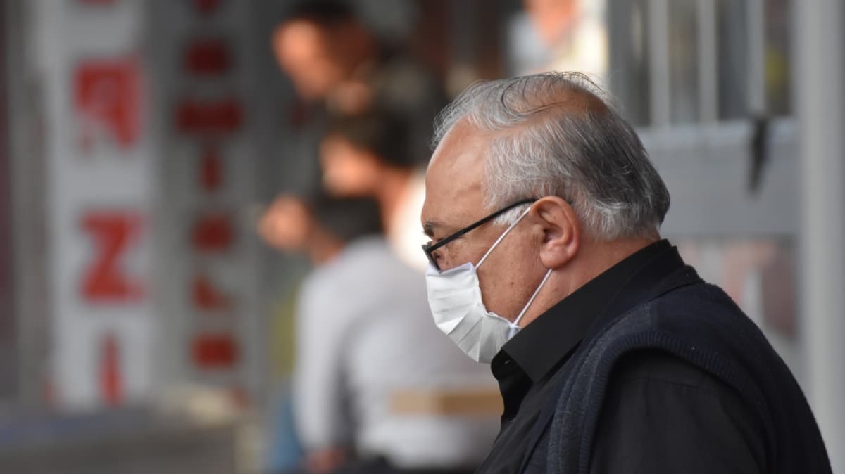Kars'ta baz mahalle ve caddelerde maske takmak zorunlu oldu