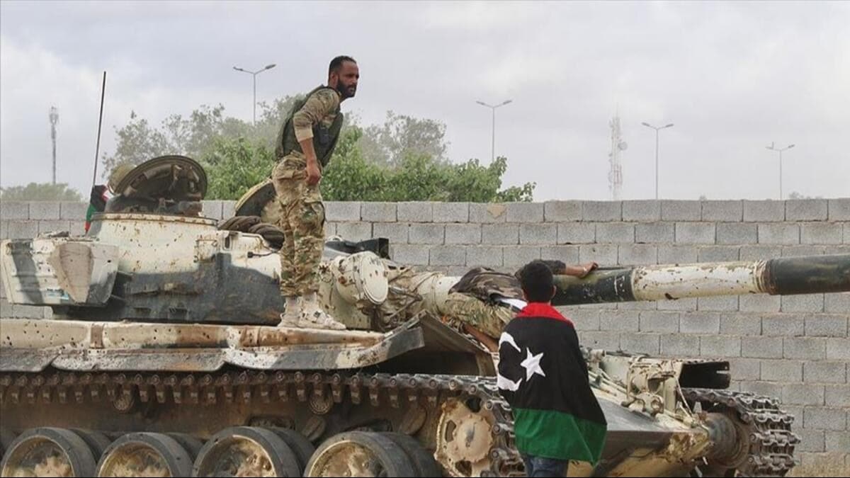 Libya ordusu bakent Trablus'un gneyinde 2 tank ele geirdi 