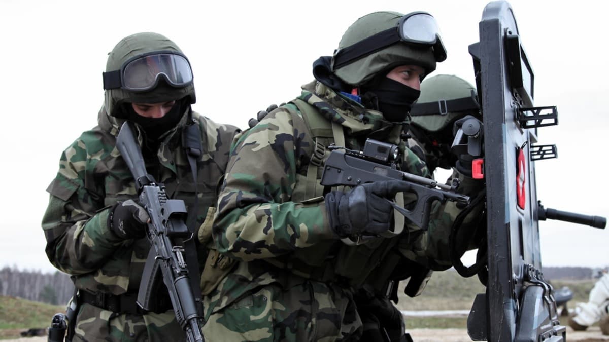 Karadeniz'de ipler gerildi: Rusya Krm'a geen Ukraynal askeri gzaltna ald