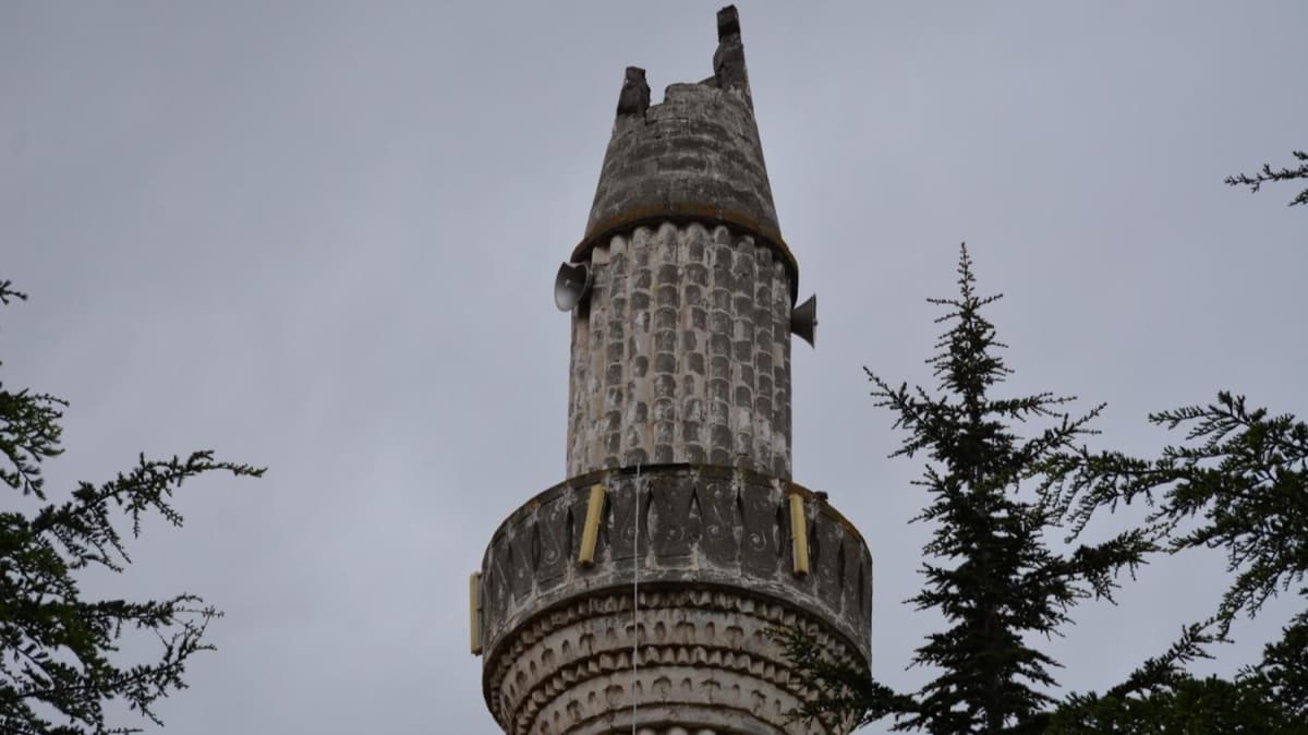 Tokat'ta yldrm den caminin minaresi ykld 