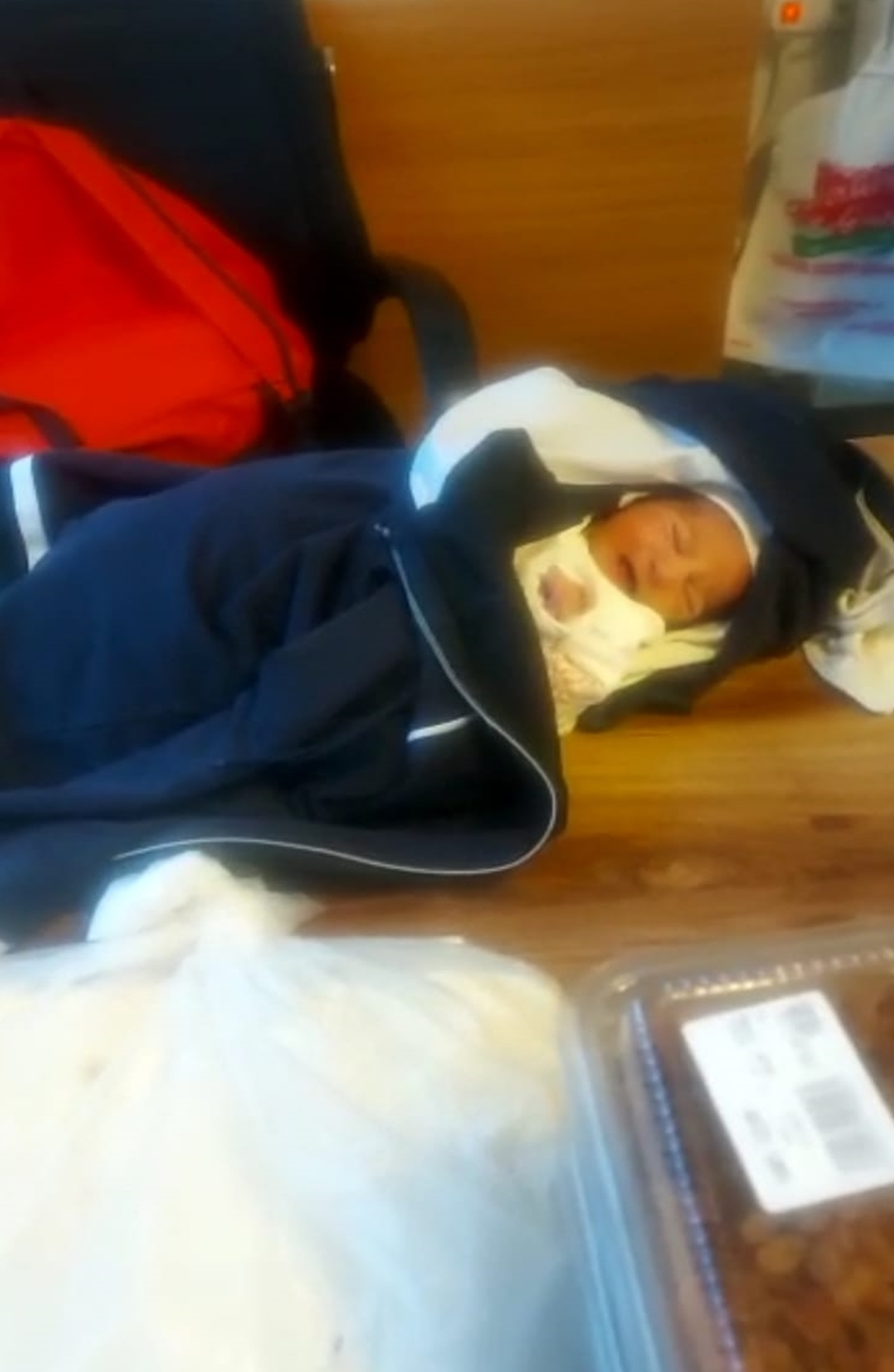 Vicdans�zlar! Yeni do�mu� bebek geri d�n���m noktas�nda bulundu