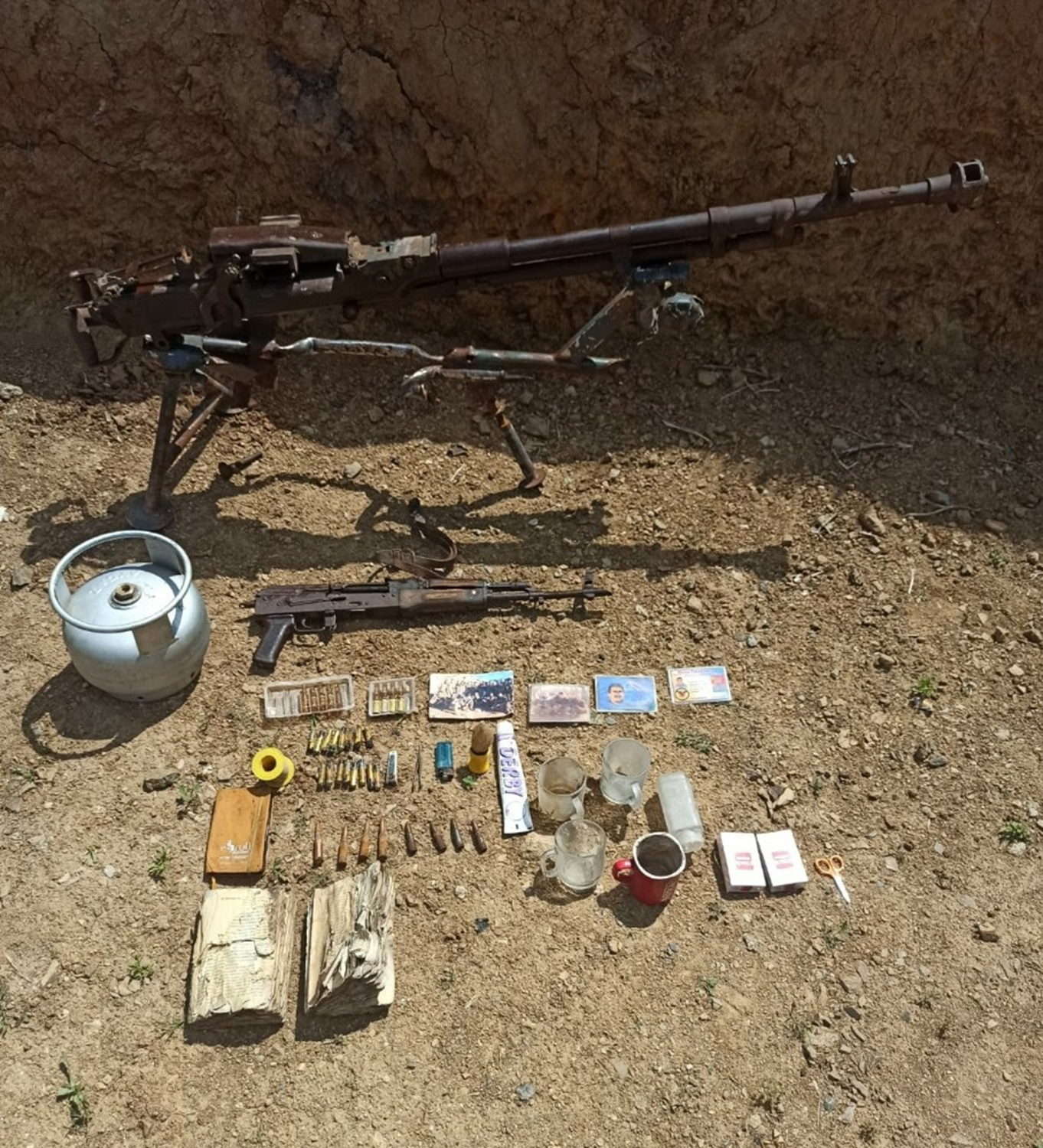 Y�ksekova'da silah ve m�himmat ele ge�irildi