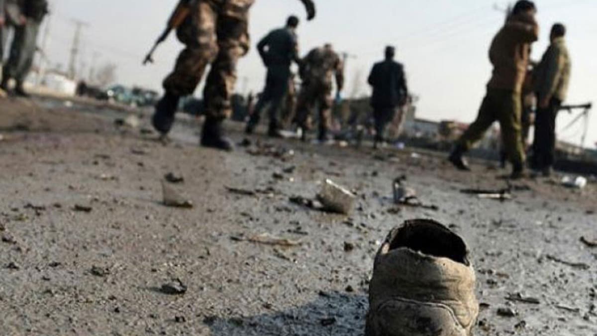 Afganistan'da yol kenarna yerletirilen bomba patlad: 9 l 