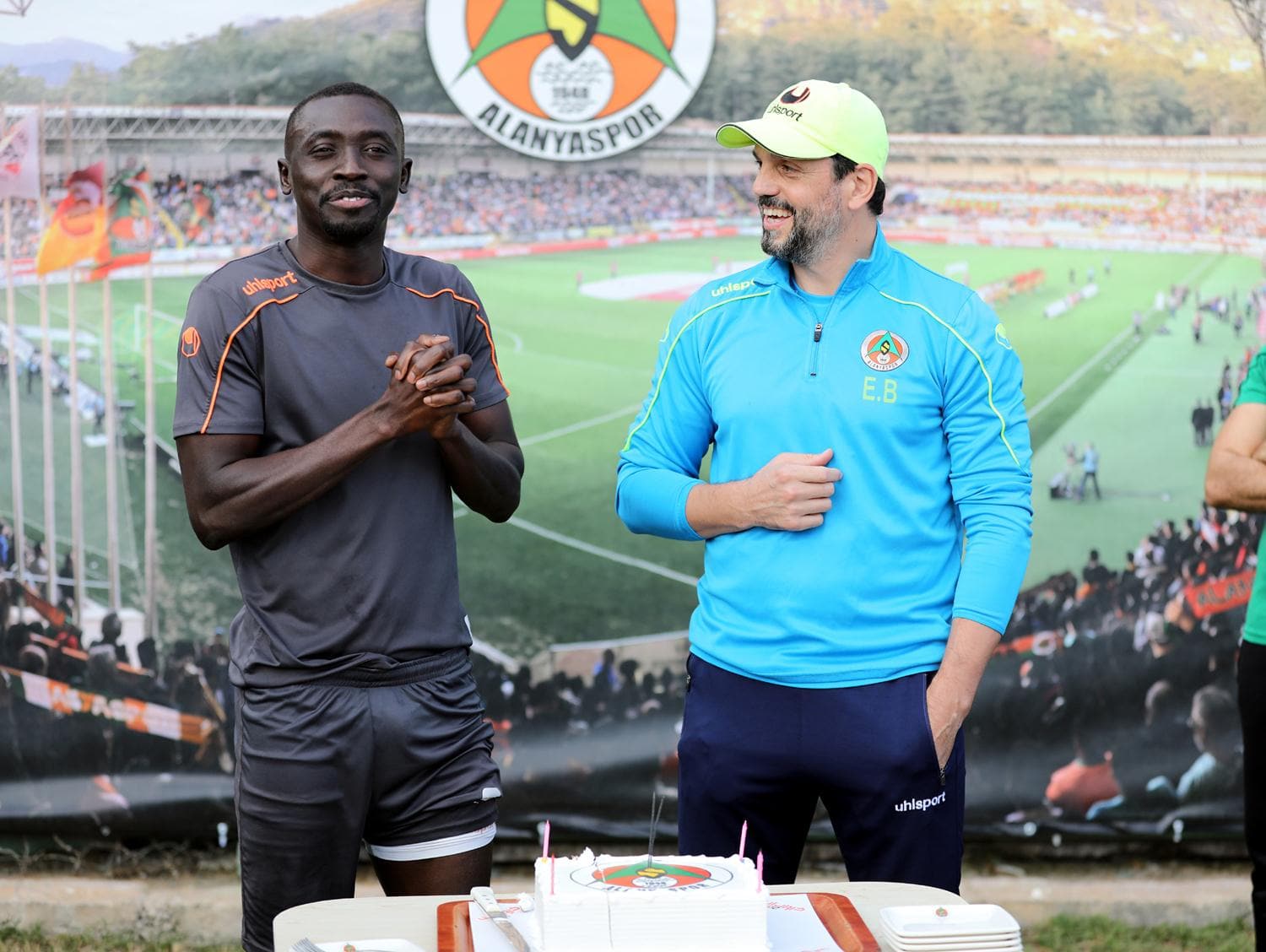 Alanyaspor'dan Papiss Cisse'ye s�rpriz do�um g�n�