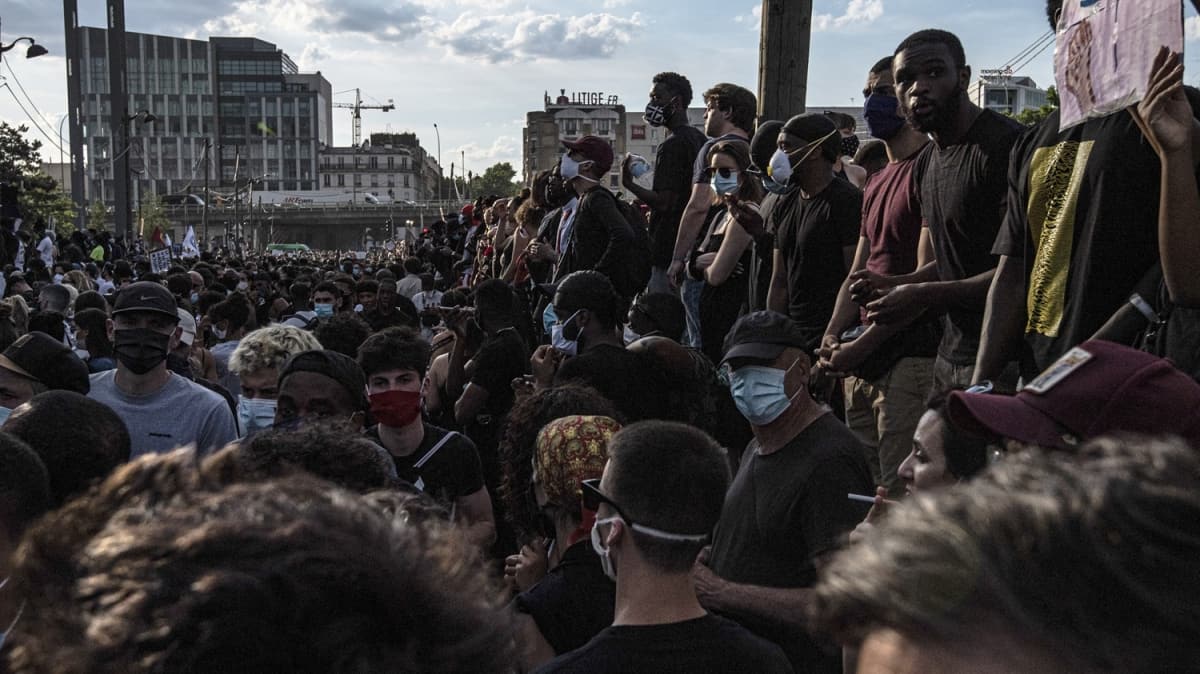Fransa'da polis iddetinin protesto edildii gsteri olayl sona erdi