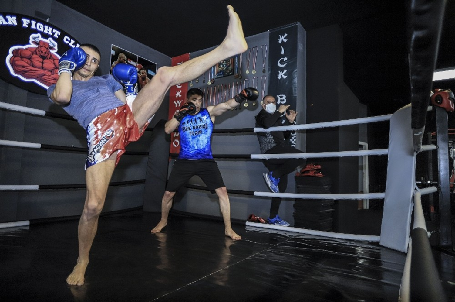 Kick Boks�ular ringlere d�nd�