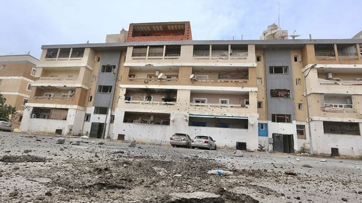Libyallar, Hafter milislerinin tuzaklad patlayclardan temizlenen evlerine kavuuyor
