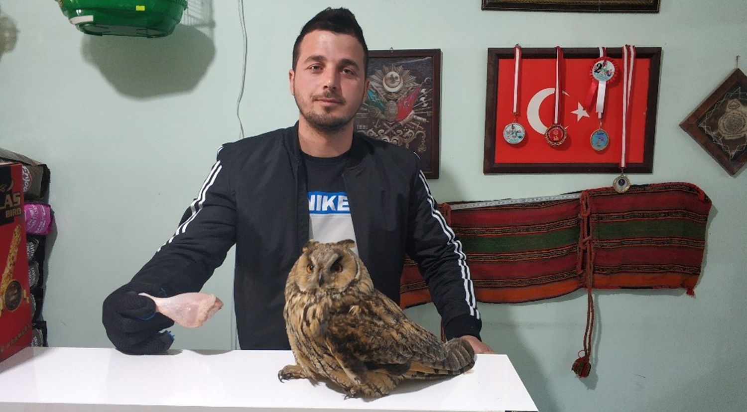 D�kkan�na biri ta� att� zannetti, sebebini ��renince �ok �a��rd�