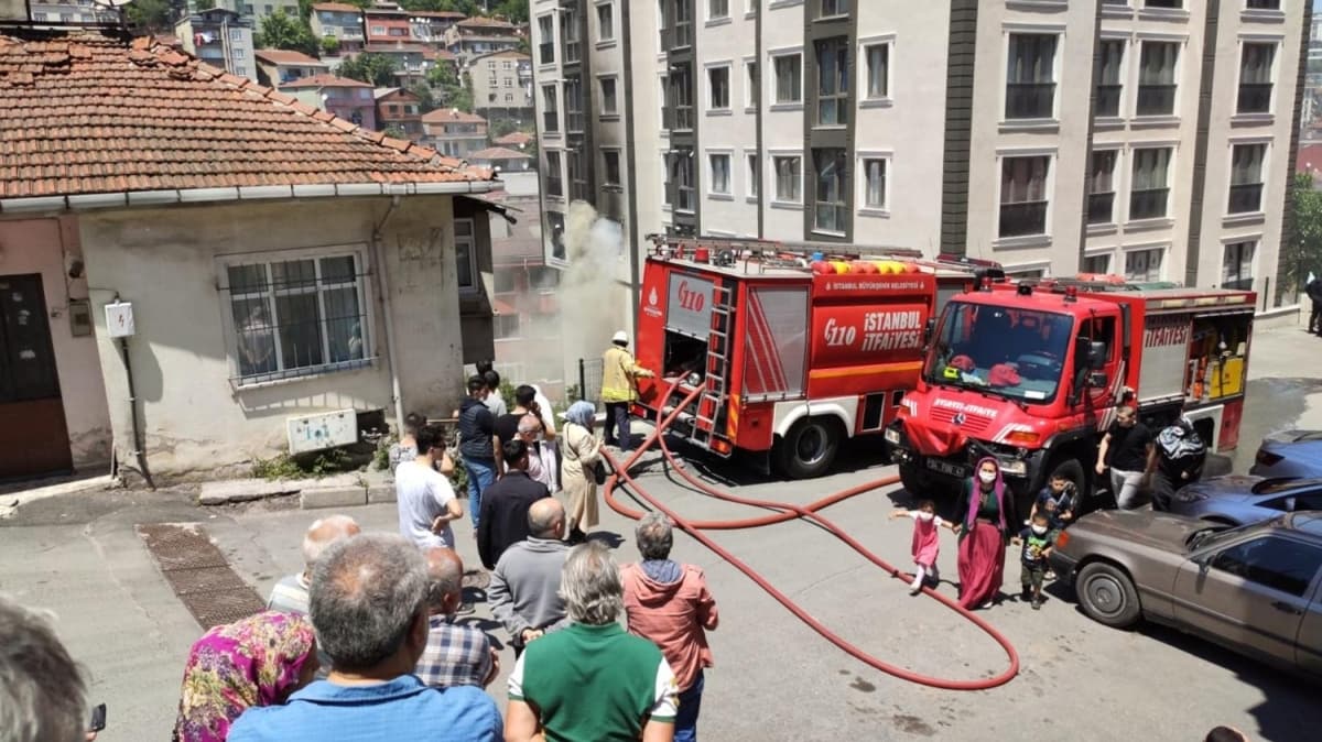 Alibeyky'de dairede yangn, st kattakiler mahsur kald