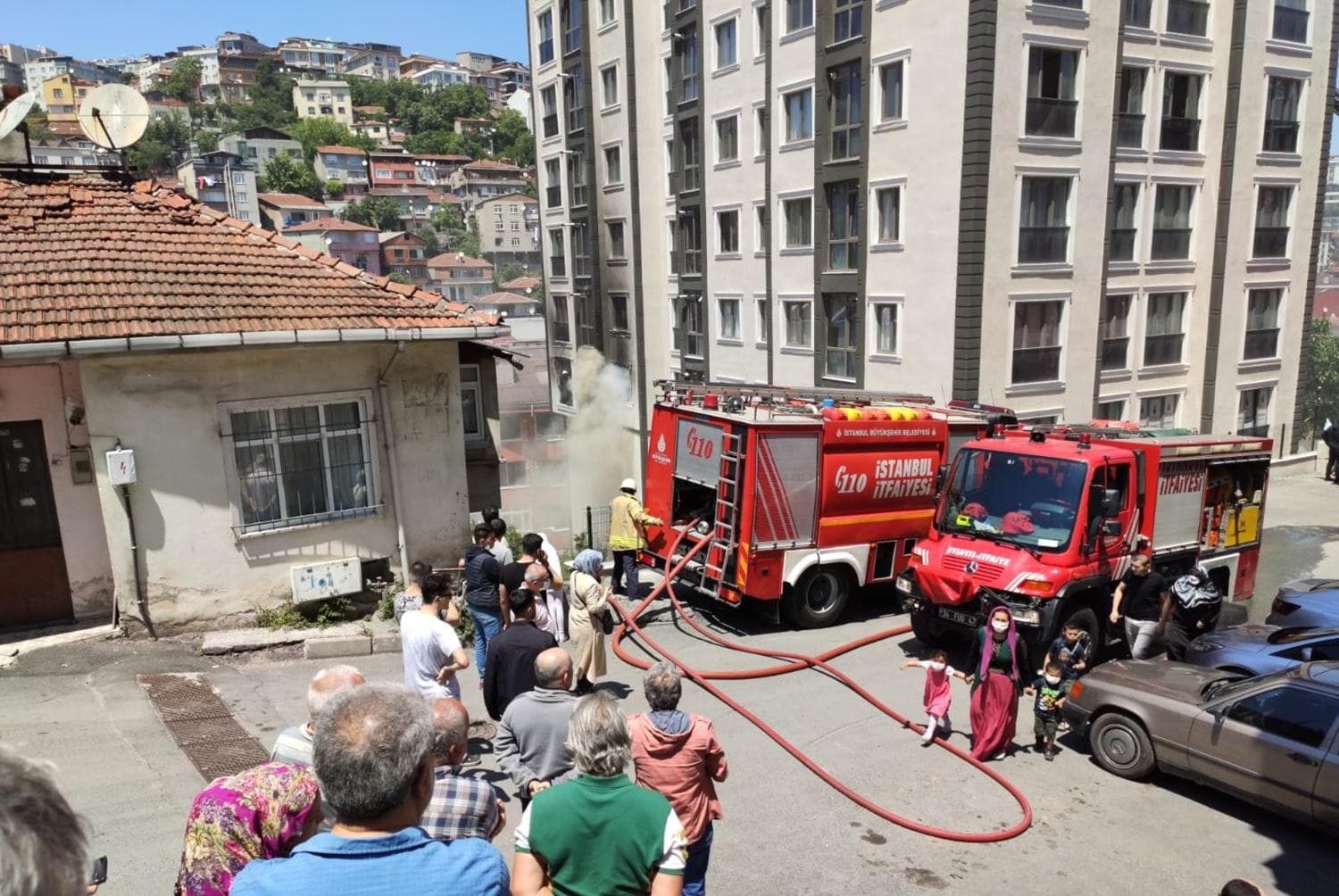 Alibeyk�y'de korkutan yang�n