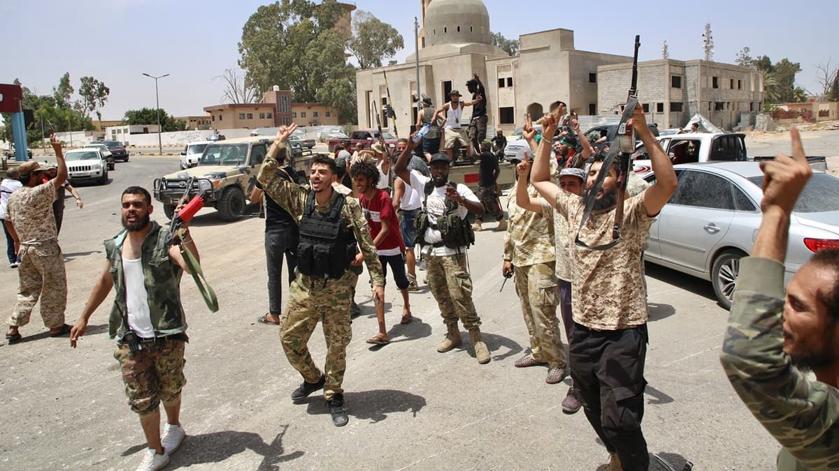 Libya ordusu, Tveye blgesini darbeci Hafter'den geri ald