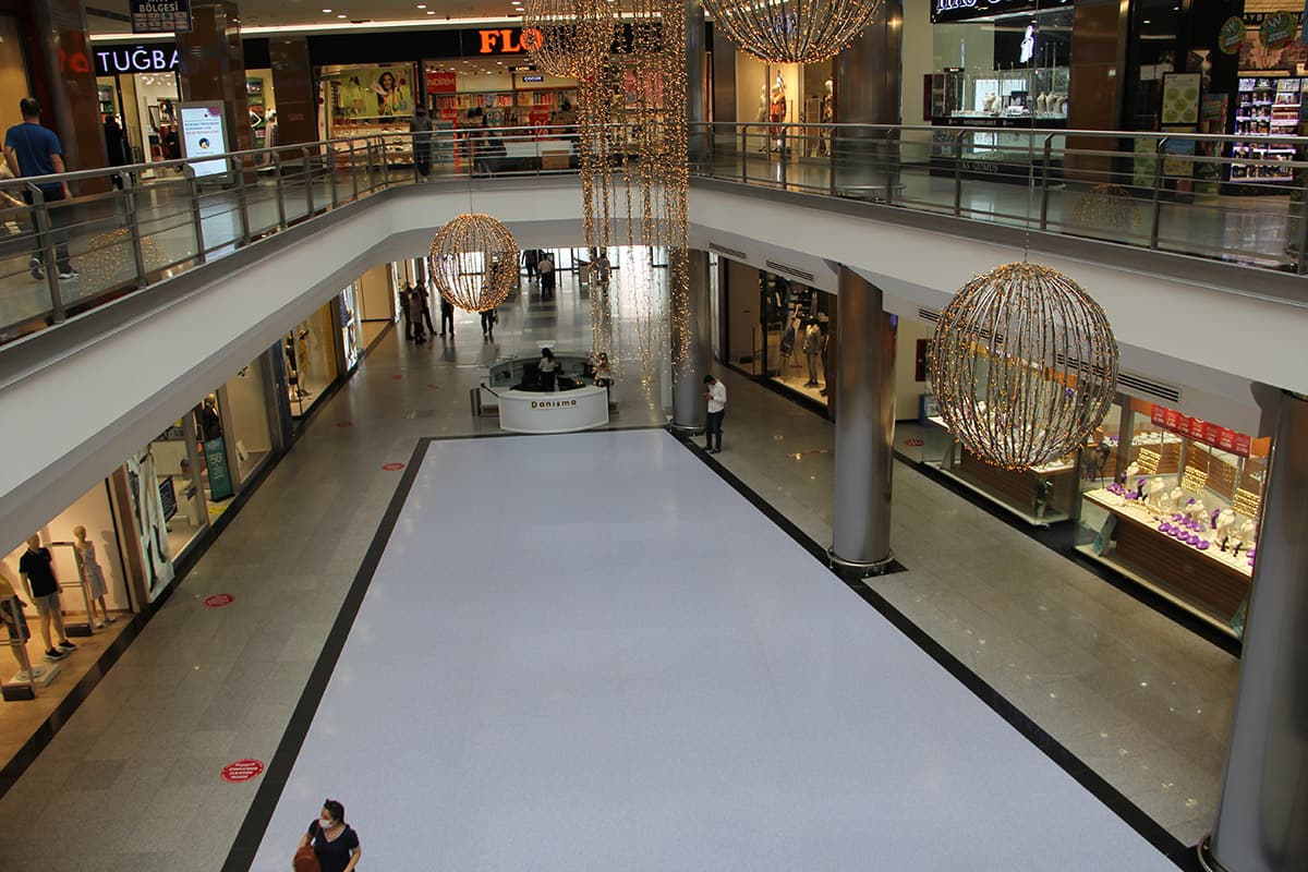 Sa�l�k Bakanl���'ndan AVM'lerde denenen �r�nler i�in ultraviyole ���n uyar�s�