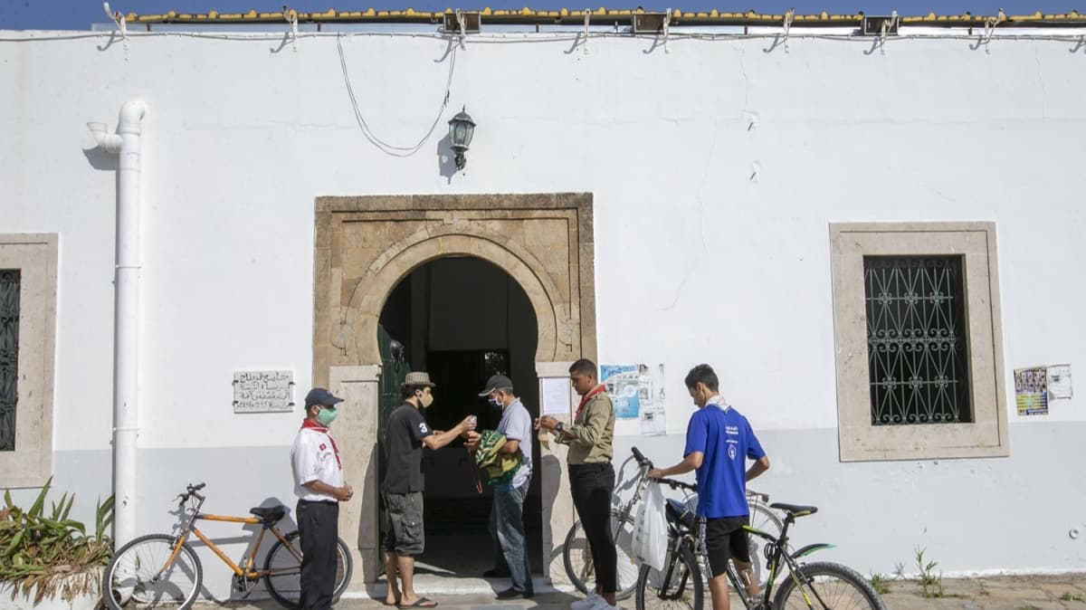 Tunus'ta camiler ibadete ald