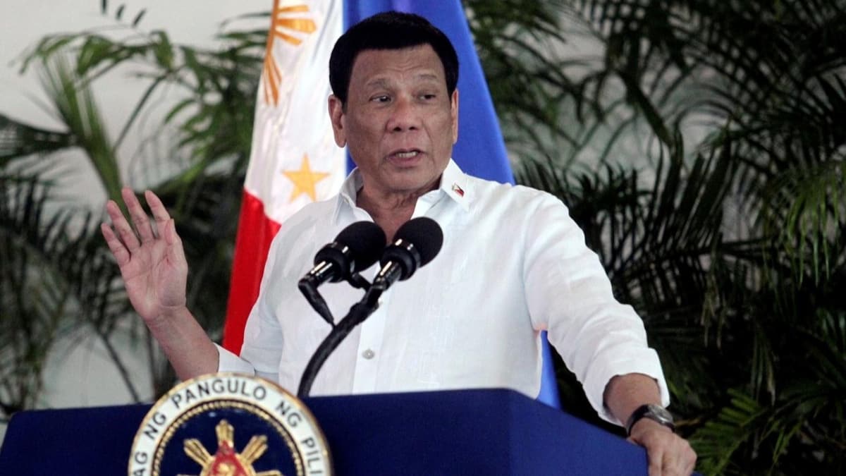 Duterte uyuturucu kaaklarn hedef ald: Siz lkemi mahvederseniz ben de sizi ldreceim