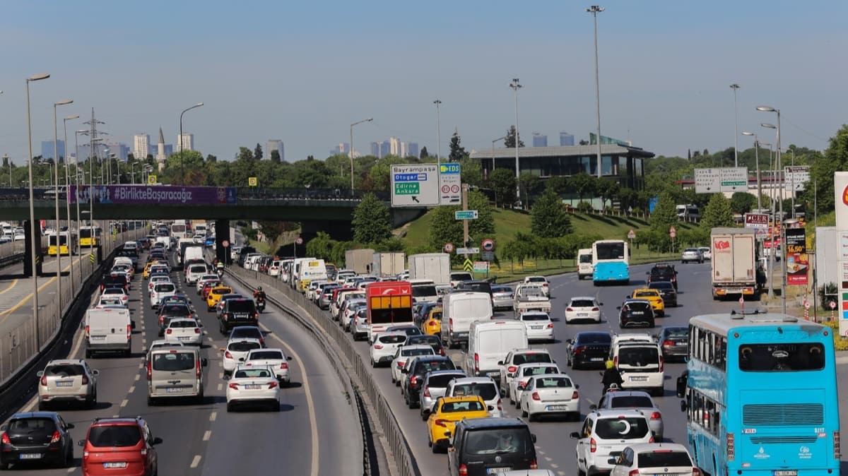 stanbul'da baz noktalarda trafik younluu