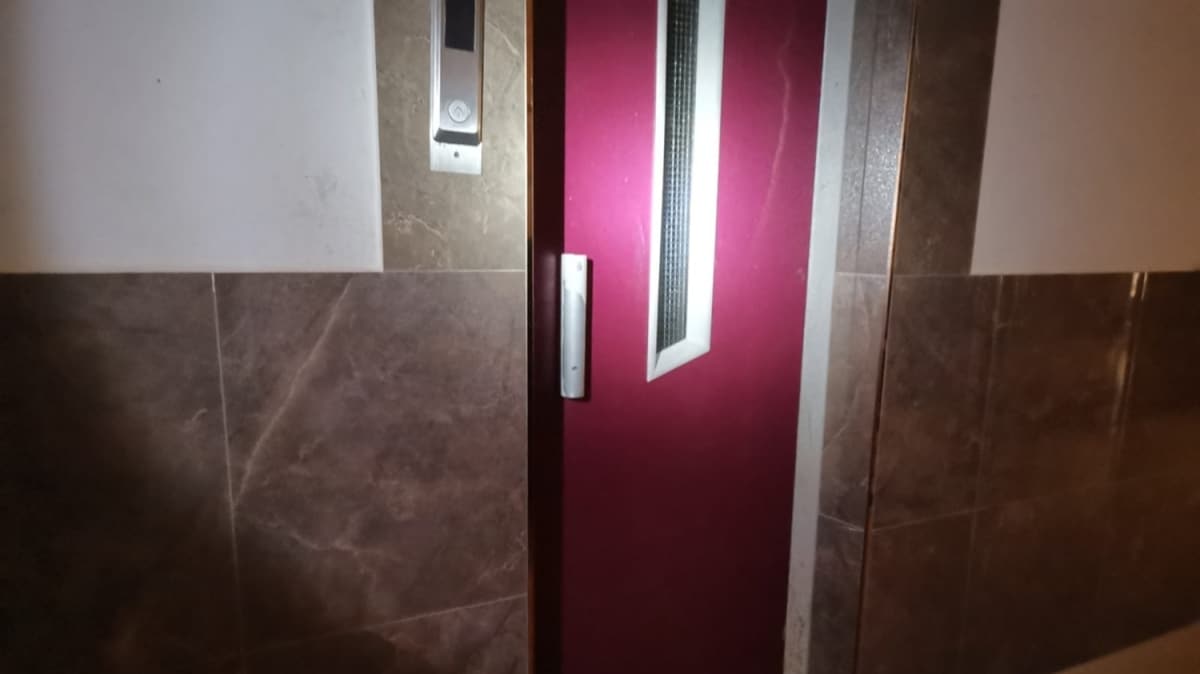 Kocaeli'de asansr boluuna den 14 yandaki ocuk ar yaraland