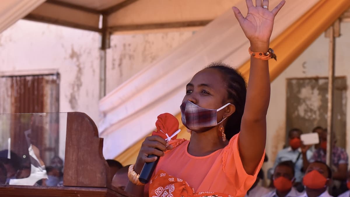 Madagaskar'da 14,5 milyon liral�k lolilop sipari� plan� E�itim Bakan�n� g�revinden etti