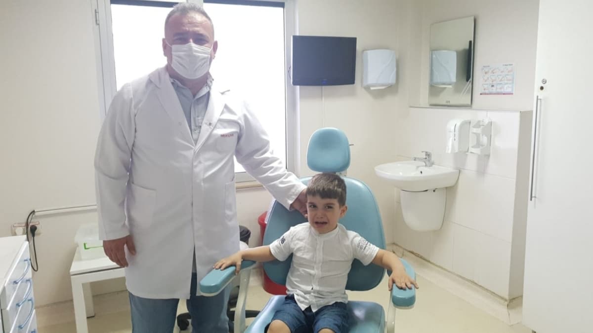 Suriyeli kk Muhammed biyonik kulakla sesleri duyacak