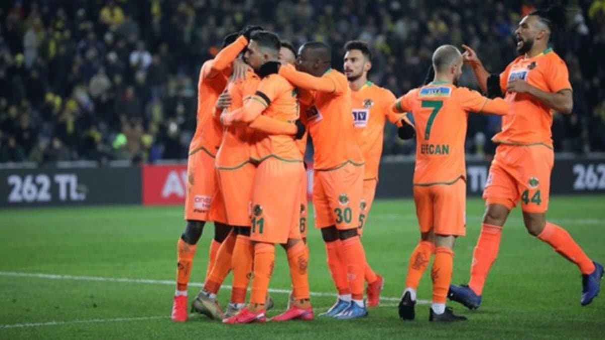 Alanyaspor koronavir�s test sonu�lar�nda pozitif vaka olmad���n� a��klad�