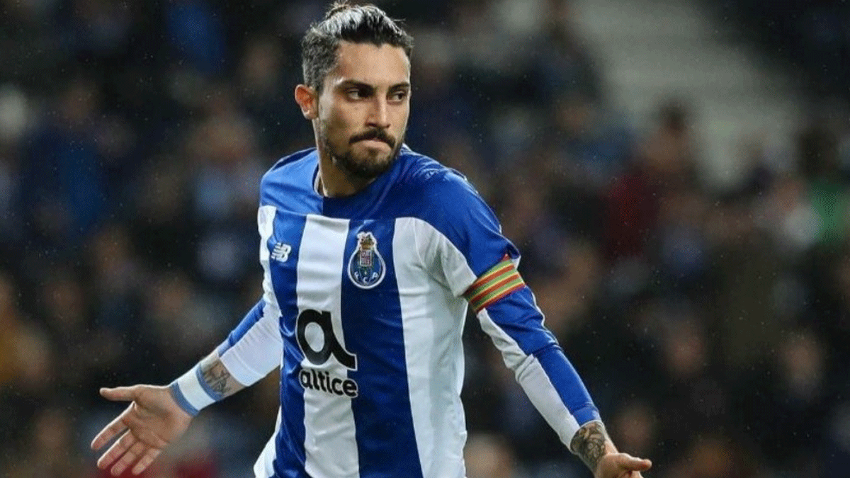 Galatasaray'a Alex Telles'den k�t� haber