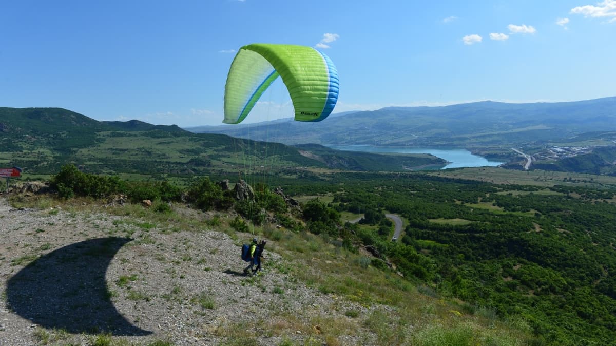 Tunceli semalar paratlerle renkleniyor 