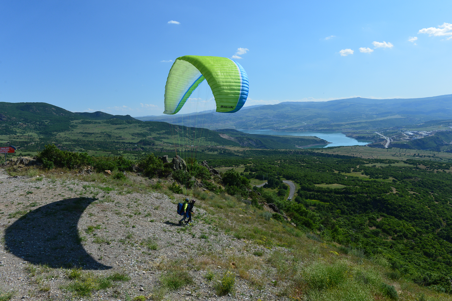 Tunceli semalar� para��tlerle renkleniyor