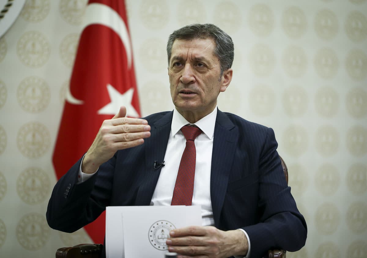 Bakan Sel�uk'tan LGS'de maske ve sosyal mesafe a��klamas�