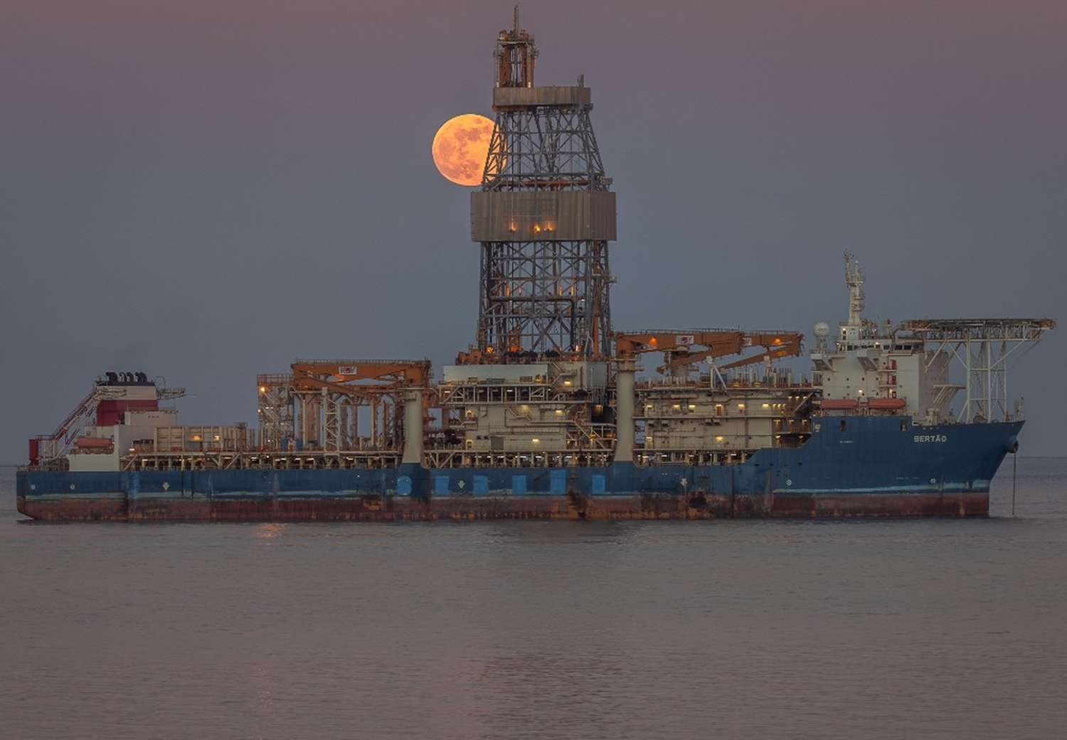 Kanuni sondaj gemisinin Ta�ucu'ndaki bekleyi�i s�r�yor