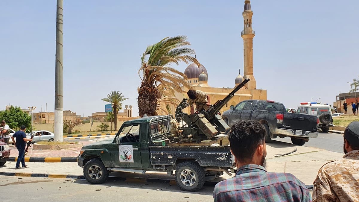 Libya Ordusu, Terhune'de mayn deposu ele geirdi
