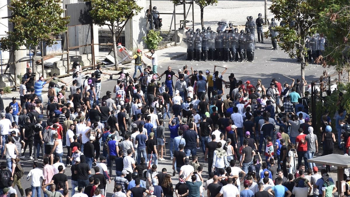 Lbnan'daki protestolar srasnda Hz. Aye'ye ynelik hakaret ierikli sloganlara tepki yad