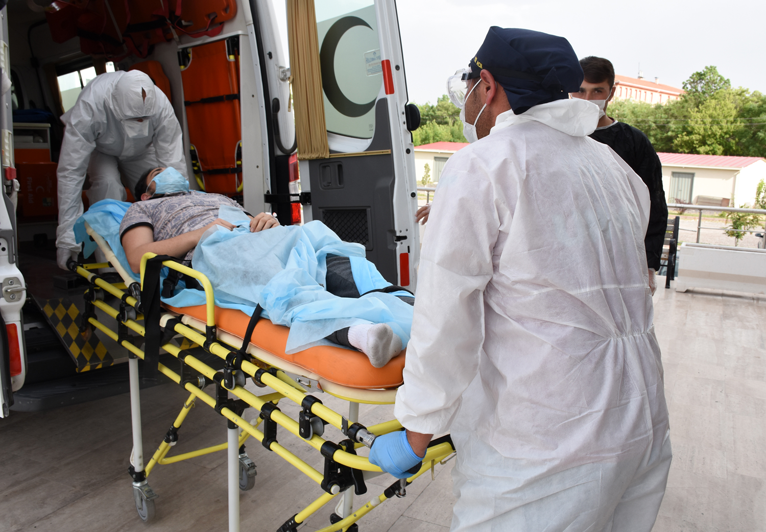 Ukrayna'da merdivenden d��erek yaralanan gen�, Aksaray'da tedaviye al�nd�
