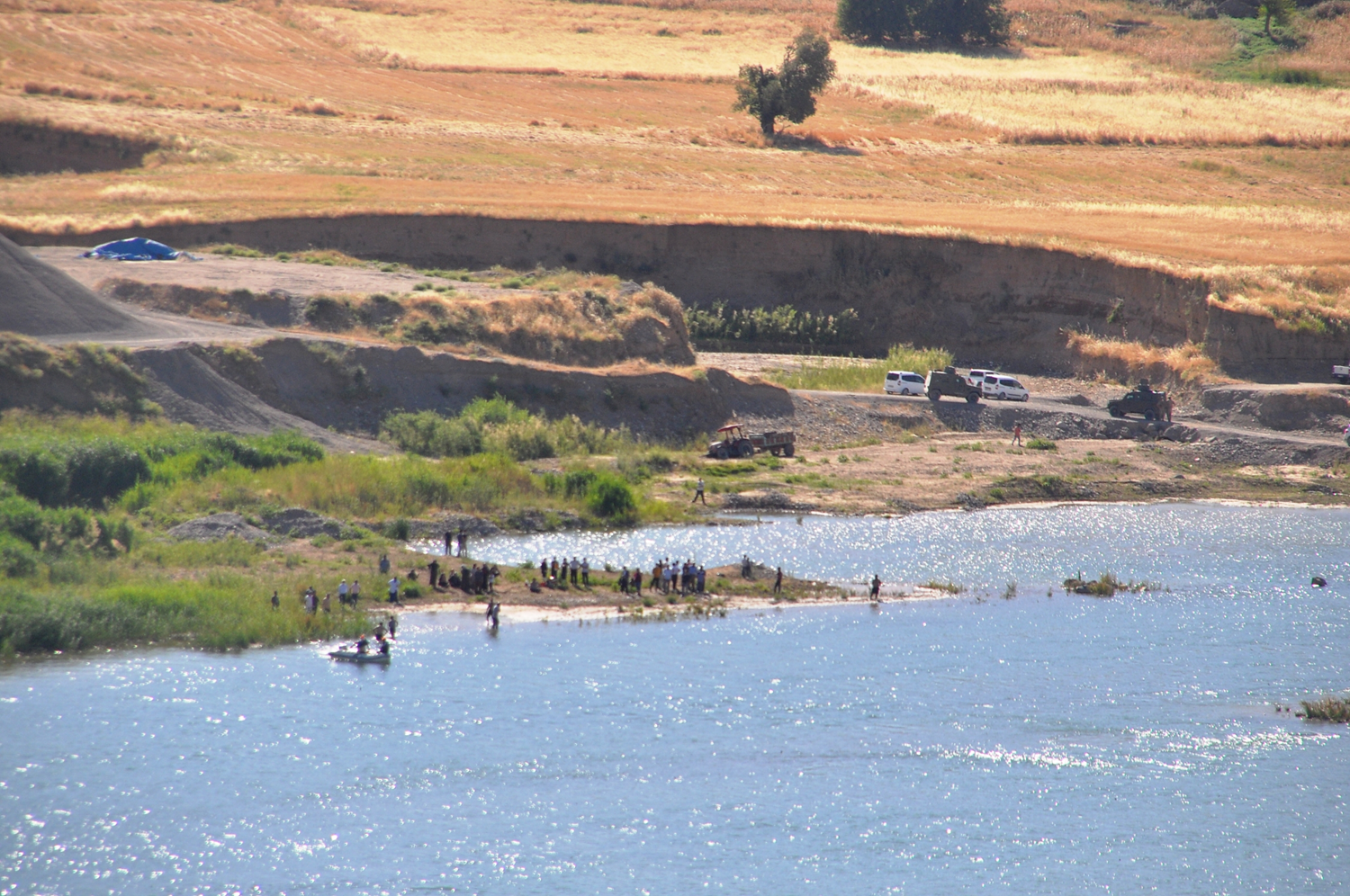 Dicle Nehri'nde kaybolan iki karde�ten birinin daha cans�z bedenine ula��ld�