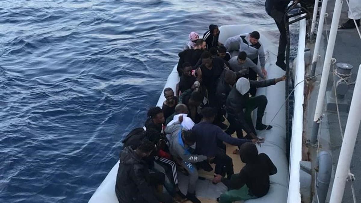 Yunanistan'ın ölüme terk ettiği kaçak göçmenler, kurtarıldı