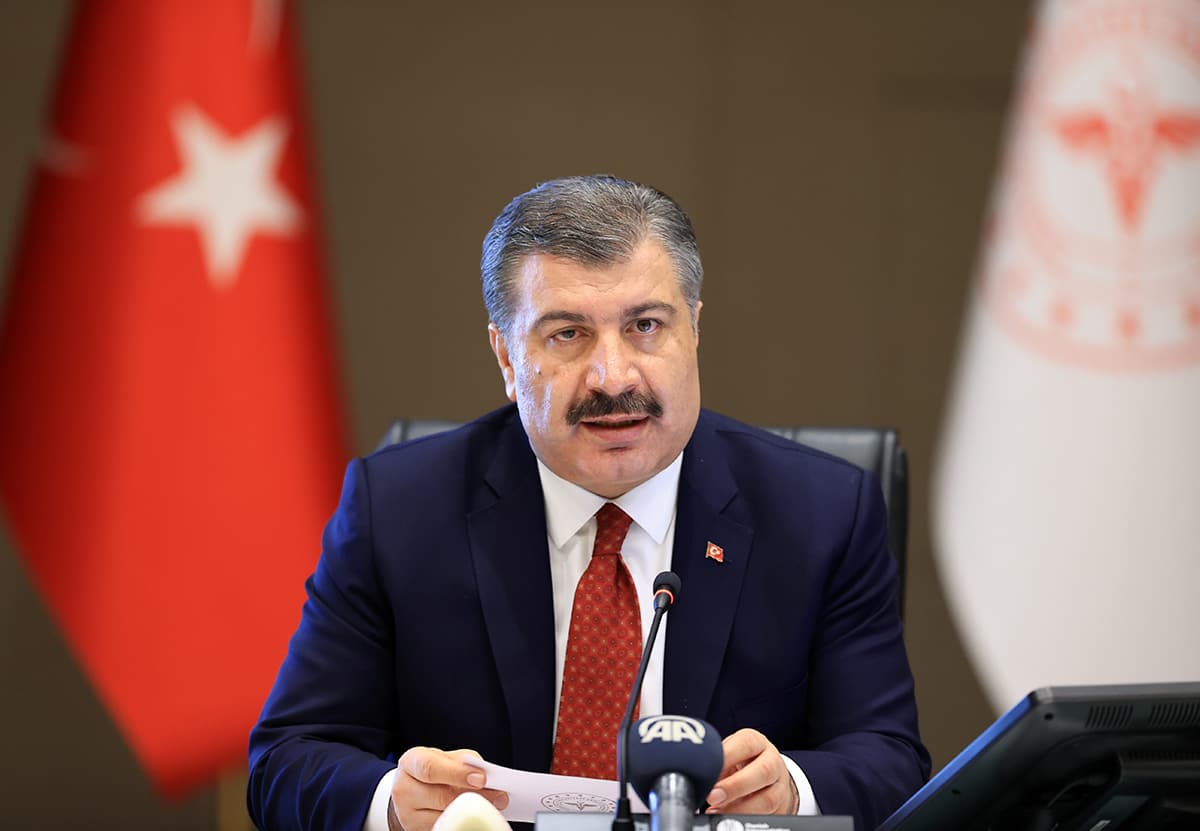 Bakan Koca'dan 'maske ve sosyal mesafe' uyar�s�