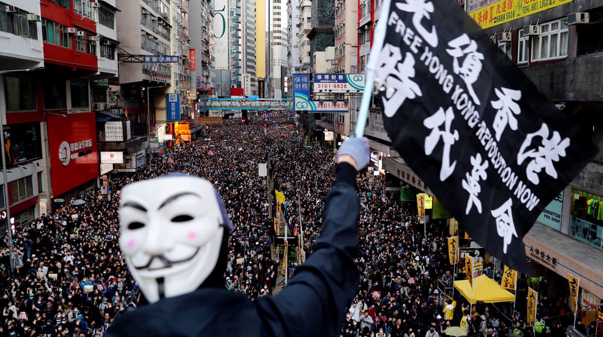Hong Kong'da g�stericiler, su�lular�n iadesi tasar�s�n�n y�l d�n�m�nde sokaklarda