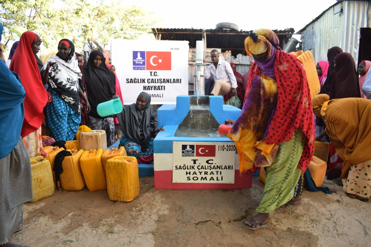 Koronavir�s kahramanlar� Somali'ye de hayat oluyor