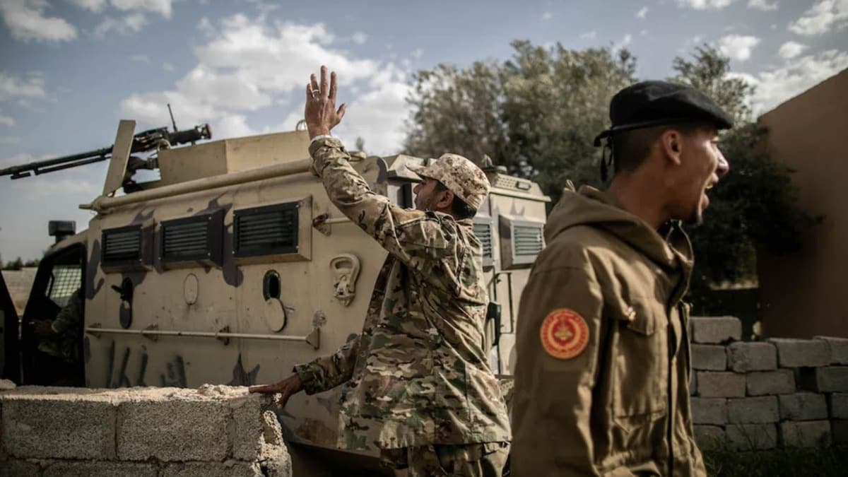 Libya zel kuvvetlerinden Sirte'ye askeri sevkiyat