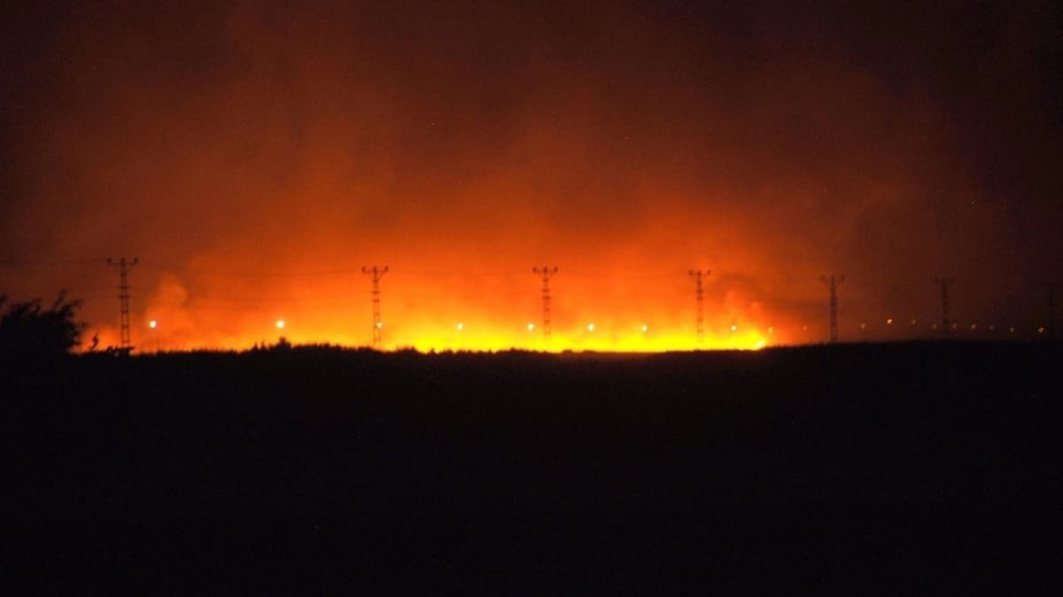 Suriye snrnda korkutan yangn 