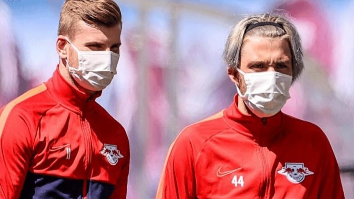 Bundesliga'daki malarda saha kenarnda maske takma zorunluluu kaldrld