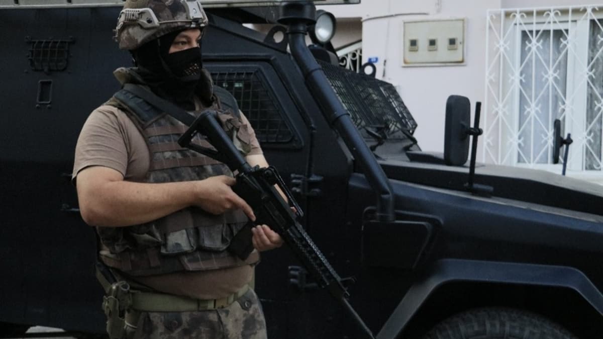 Bursa'da bin polisin katlmyla ''afak vakti'' uyuturucu operasyonu dzenlendi